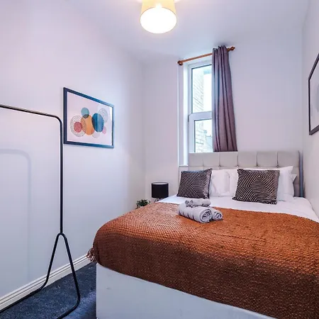 Spacious Retreat + Free Wifi * Leeds (West Yorkshire)