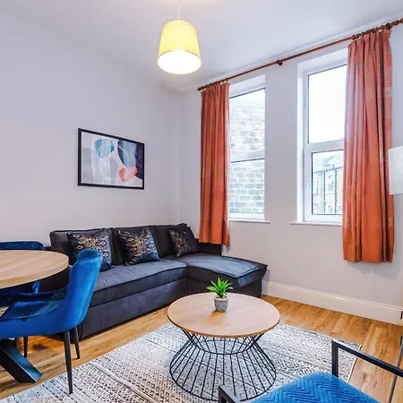 Spacious Retreat + Free Wifi Appartement