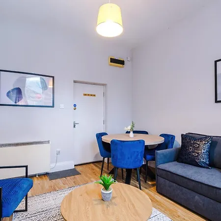 Spacious Retreat + Free Wifi Leeds (West Yorkshire)