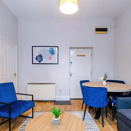 Spacious Retreat + Free Wifi Lejlighed